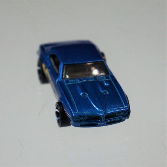 2009 Hot Wheels Blue '67 Pontiac Firebird 400 - Picture 4 of 7